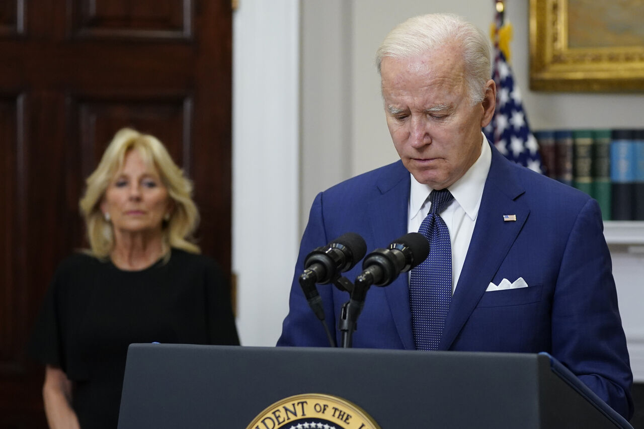 Joe Biden se compromete a 'hacer algo' tras masacre en escuela de Texas
