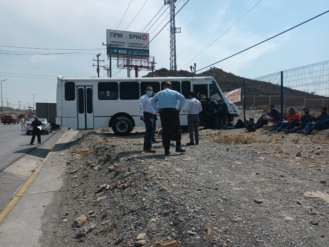 Transporte de personal provoca choque múltiple en Ramos Arizpe