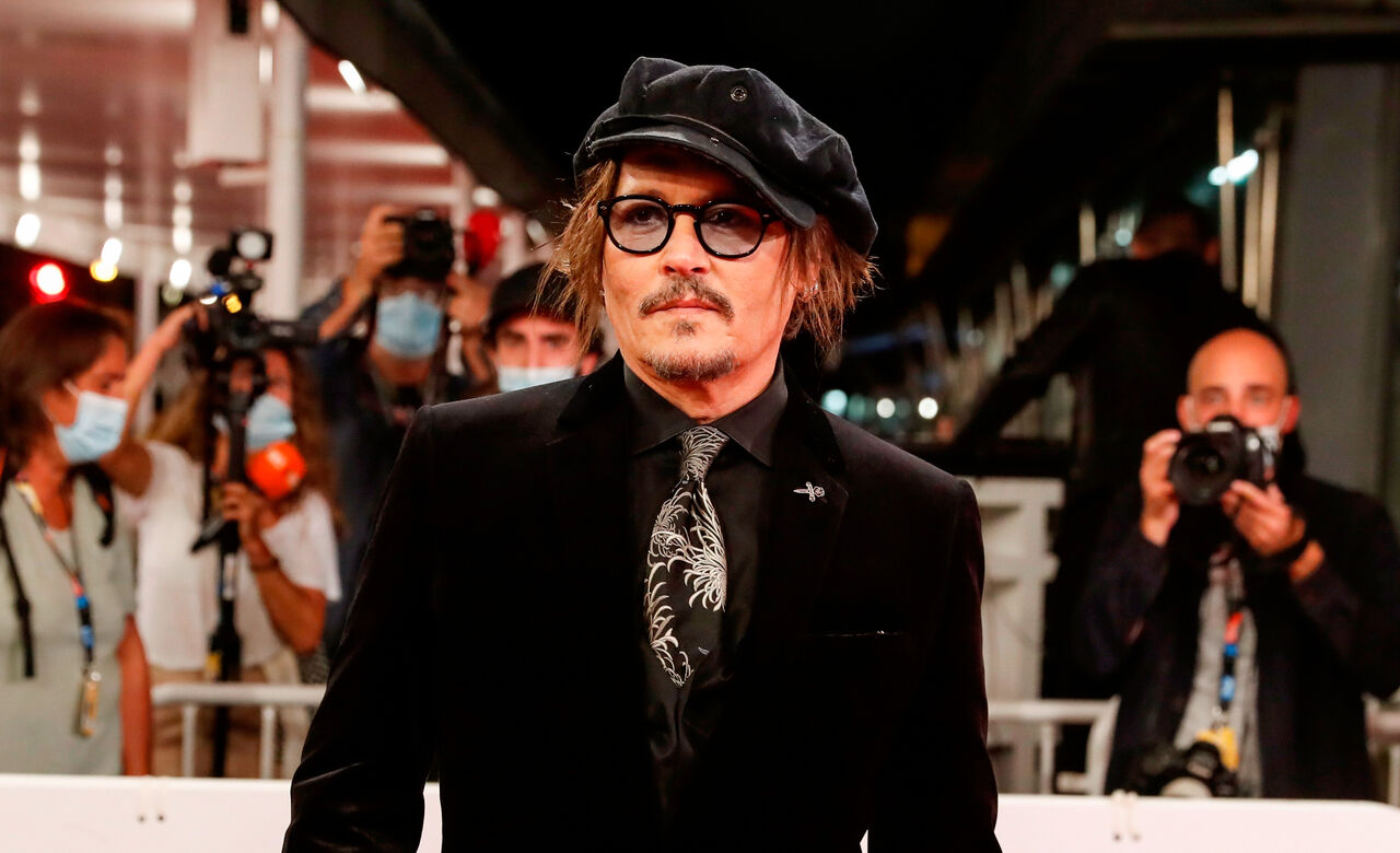 Feliz cumpleaños 'capitán Jack Sparrow'; Johnny Depp sopla 59 velitas
