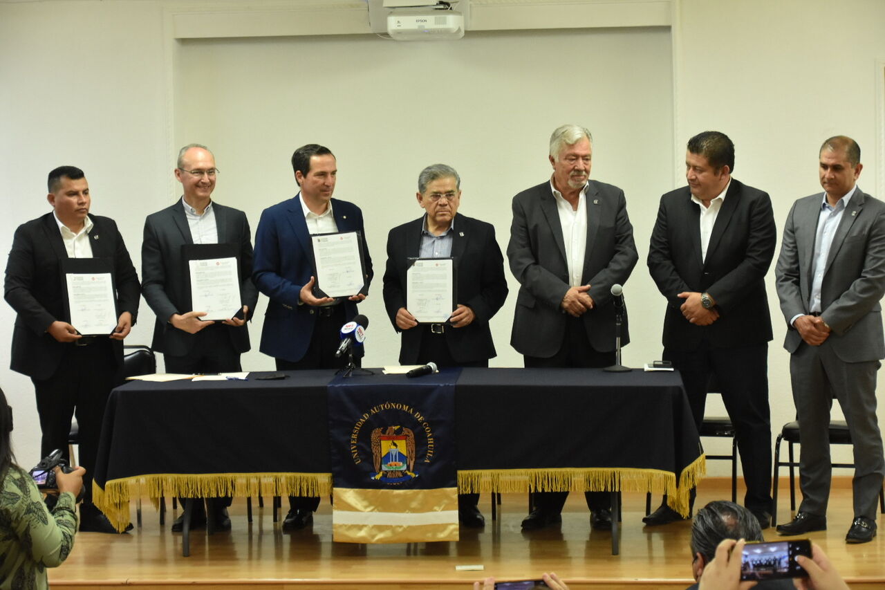 UAdeC firma convenio educativo con grupo Industrial Monclova