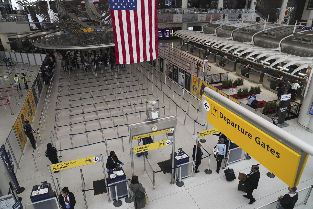 Joe Biden elimina requisito de prueba COVID para viajeros internacionales a Estados Unidos