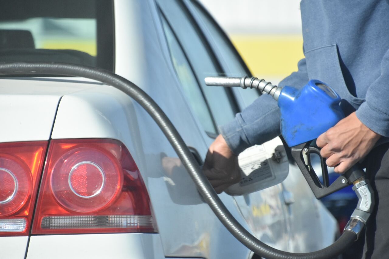 AMLO descarta que suba precio de gasolina pese a inflación