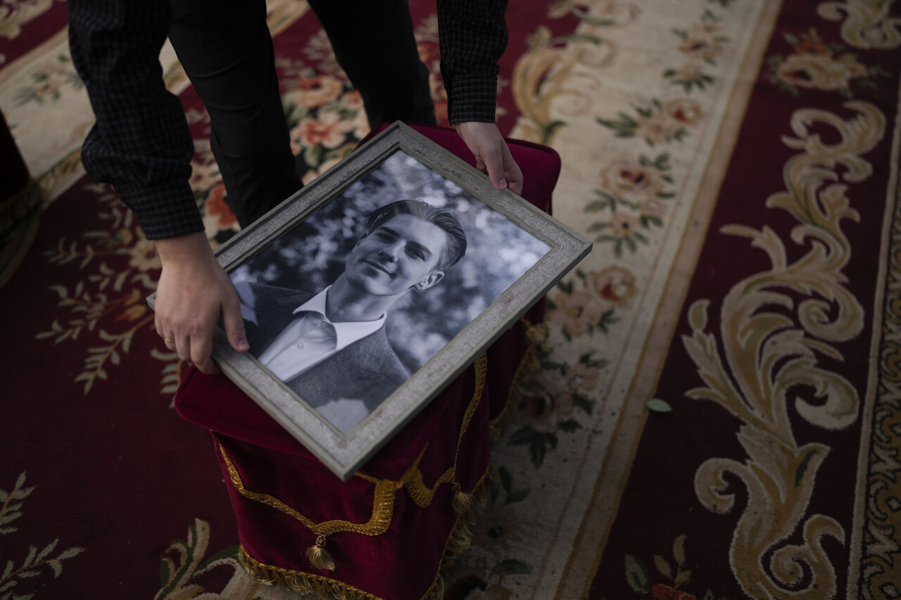 Ucrania realiza funeral a activista que también era soldado