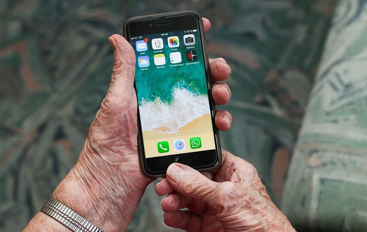 Configura WhatsApp para que tus abuelitos puedan usarlo fácilmente