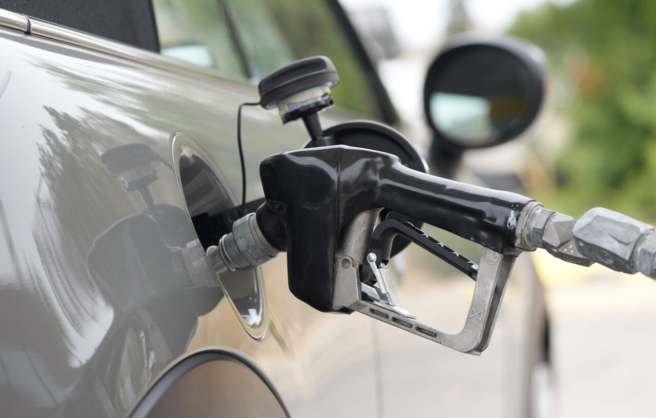 Altos precios de gasolinas ponen a prueba dependencia de EUA hacia autos