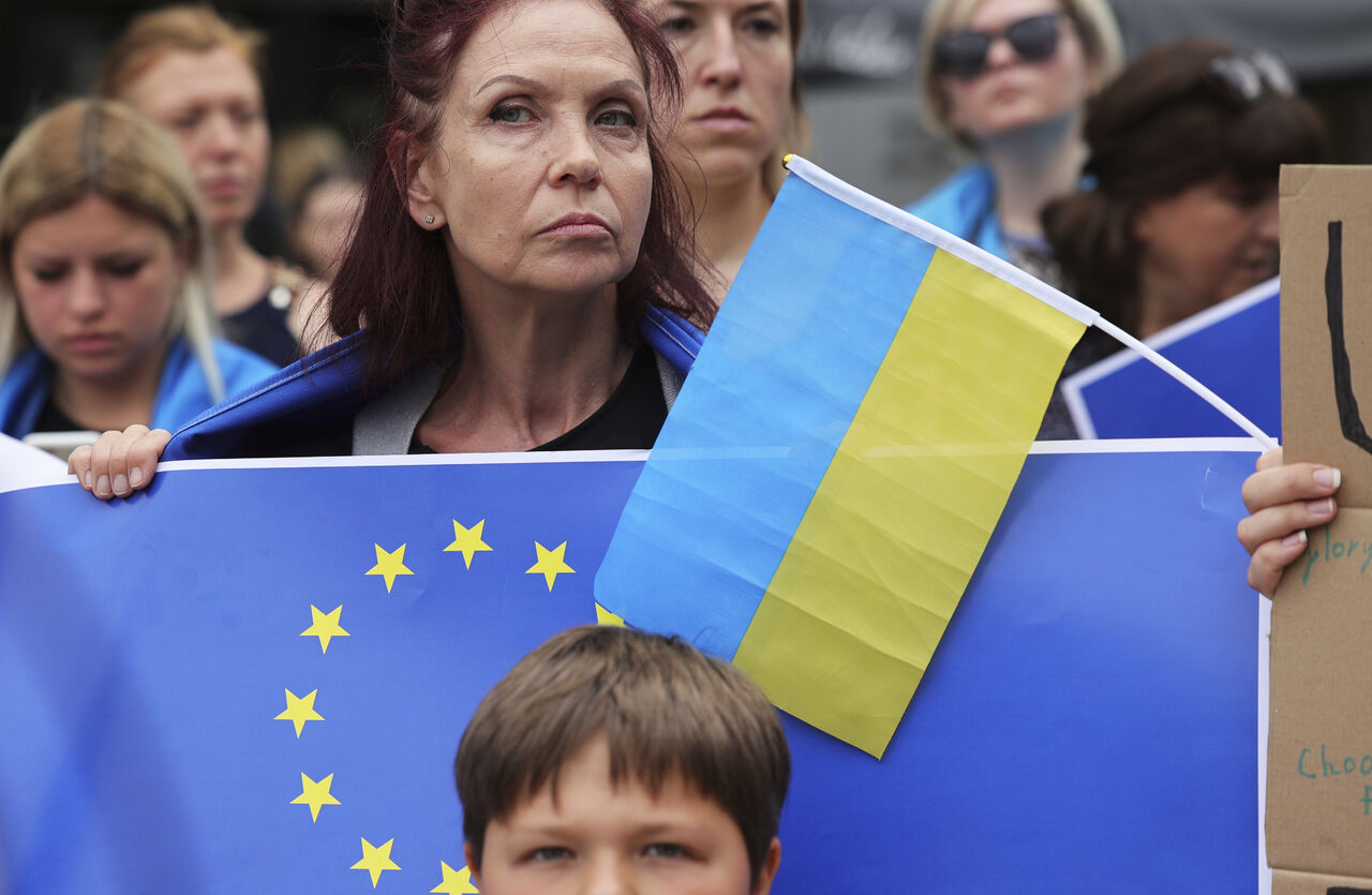 Unión Europea aprueba a Ucrania y Moldavia como candidatos a membresía