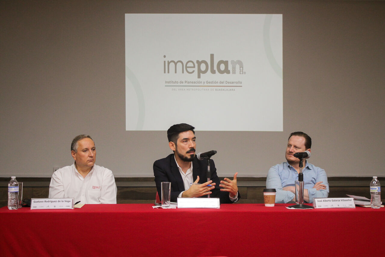 Presentan libro sobre Coordinación, gobernanza y desarrollo de las metrópolis en México