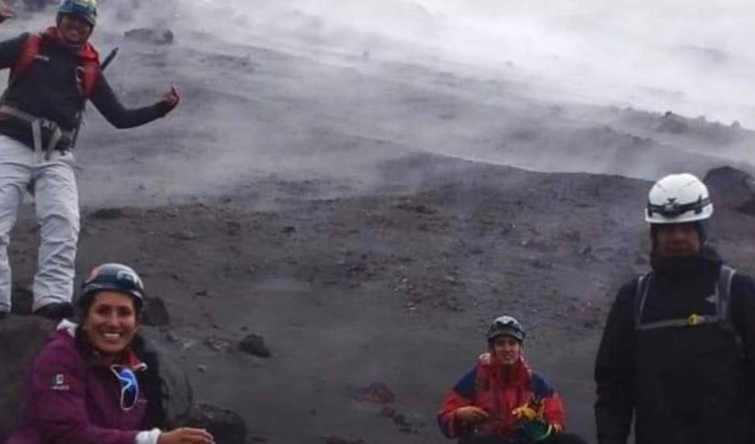 Mujer alpinista cae de una barranca en el volcán Popocatépetl