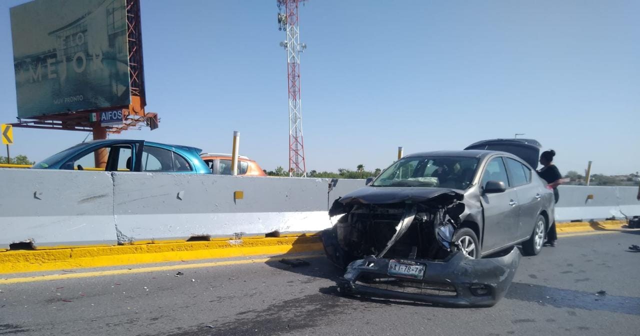 Se registra aparatoso choque en puente de la Ibero en Torreón