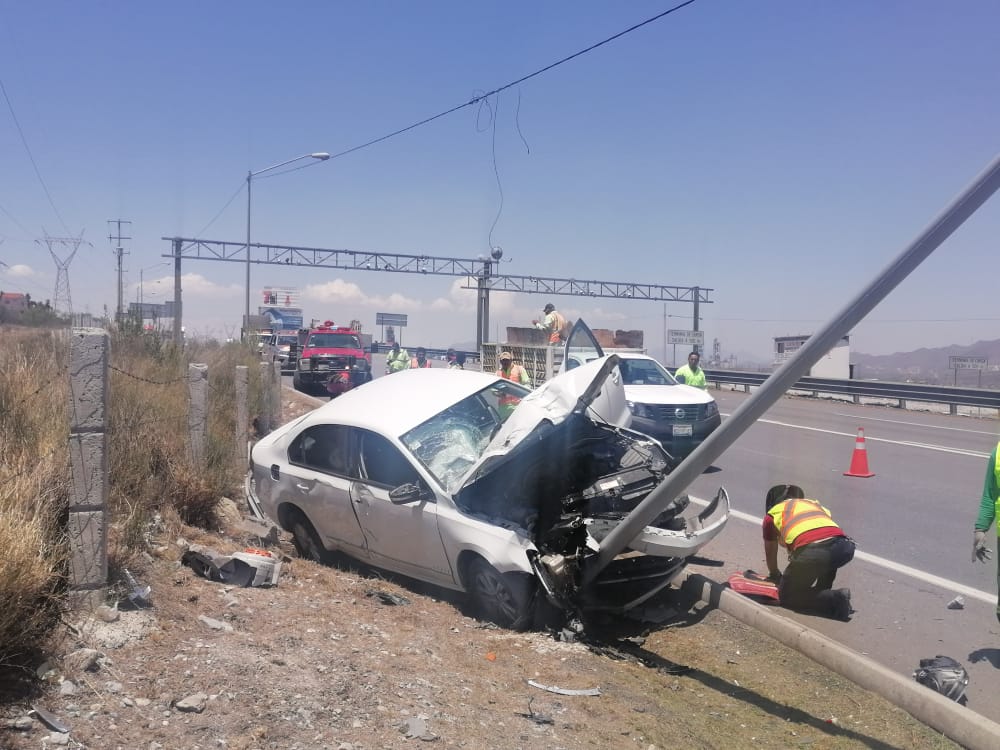 Conductor atropella a trabajador de carretera y huye del lugar en Ramos Arizpe