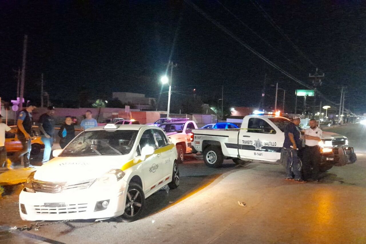 Patrulla de la Guardia Nacional se impacta contra un taxi en Saltillo