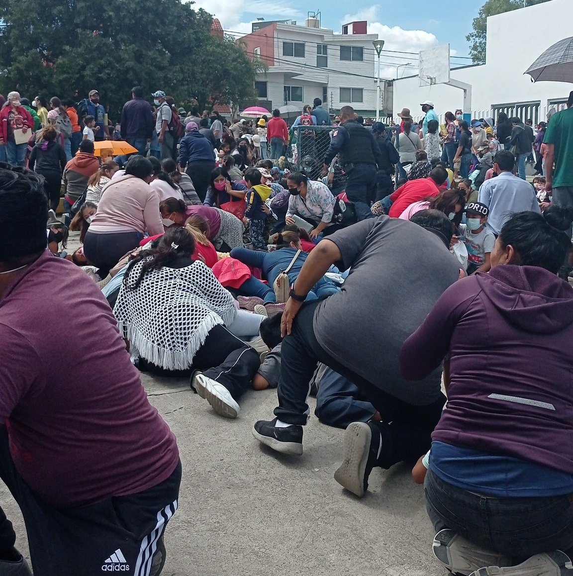 VIDEO: Reportan balacera en módulo de vacunación antiCOVID a menores en Puebla