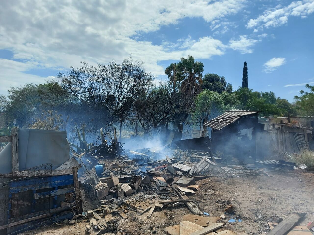 Incendio acaba con tejaban en Ramos Arizpe