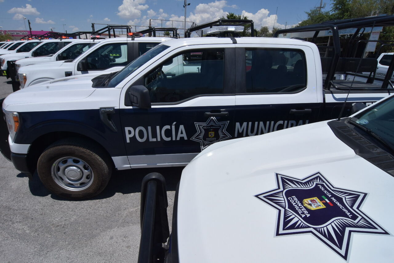 Ricardo Mejía Berdeja entrega patrullas a municipio de Frontera, Coahuila