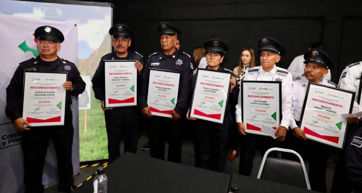 Reciben reconocimiento Policías Municipales de Saltillo con hasta 39 años de servicio