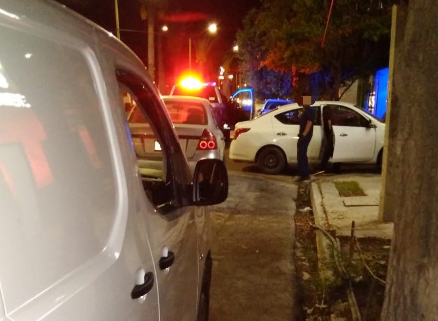 Ladrones rompen cristal de vehículo y le roban el estéreo en Gómez Palacio