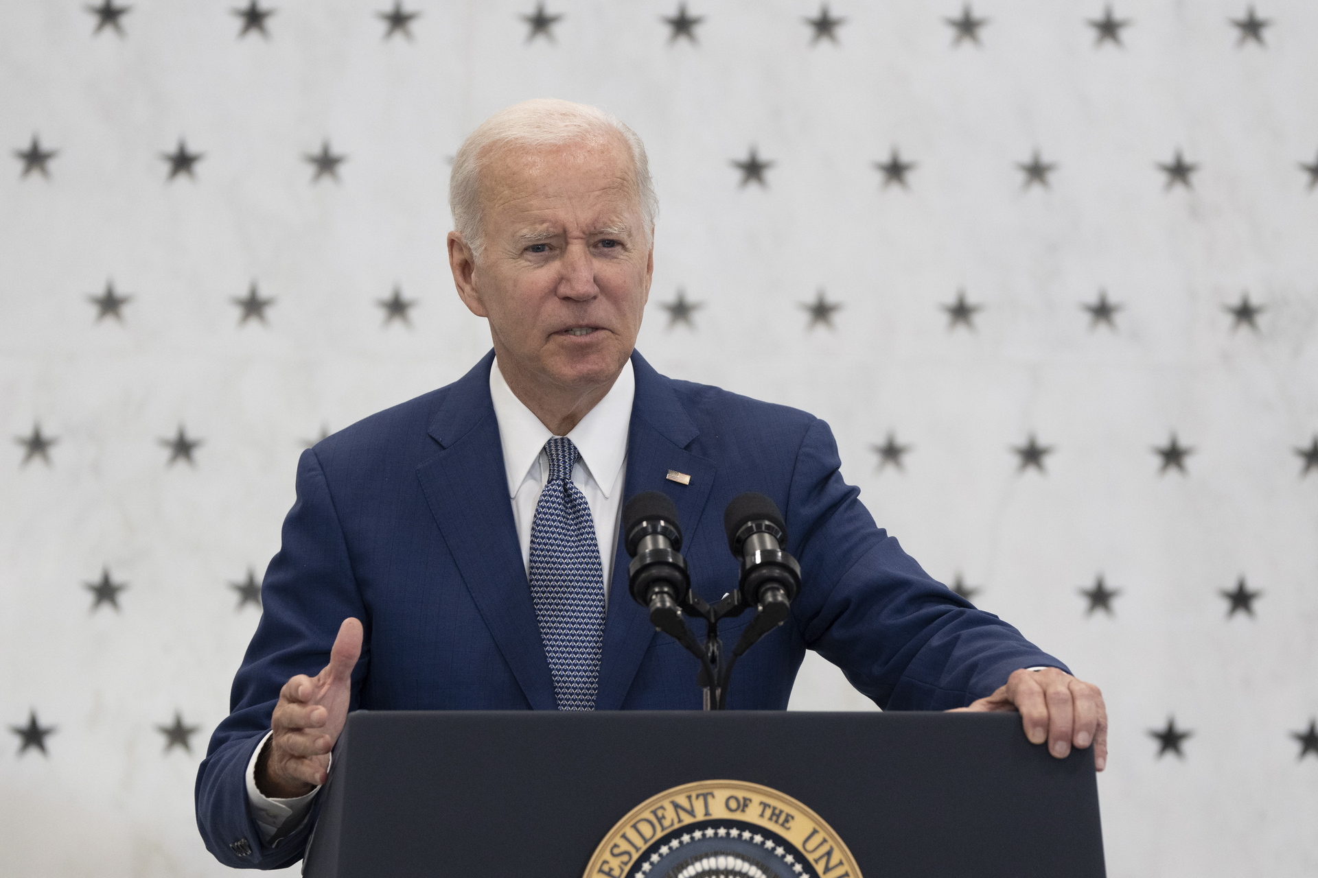 Joe Biden pide a los ciudadanos que le manden historias sobre la violencia armada