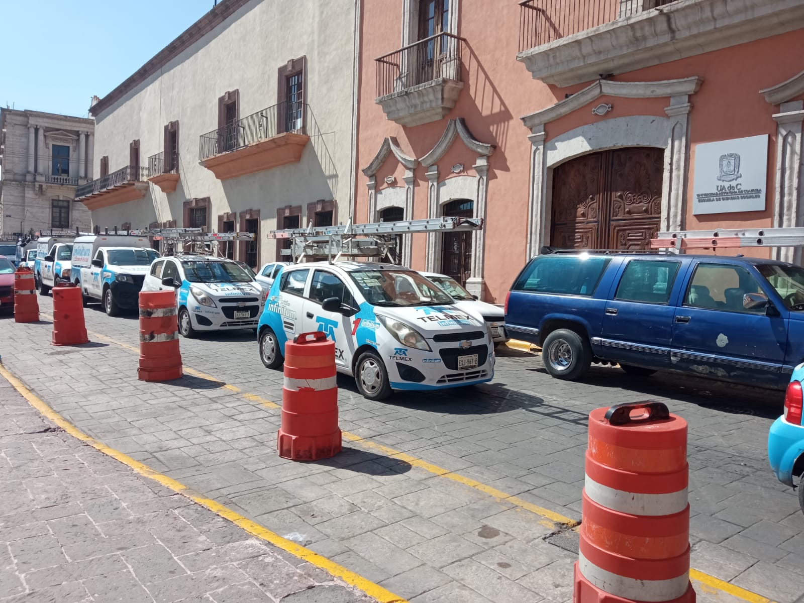 Trabajadores de Telmex bloquean calles en Saltillo