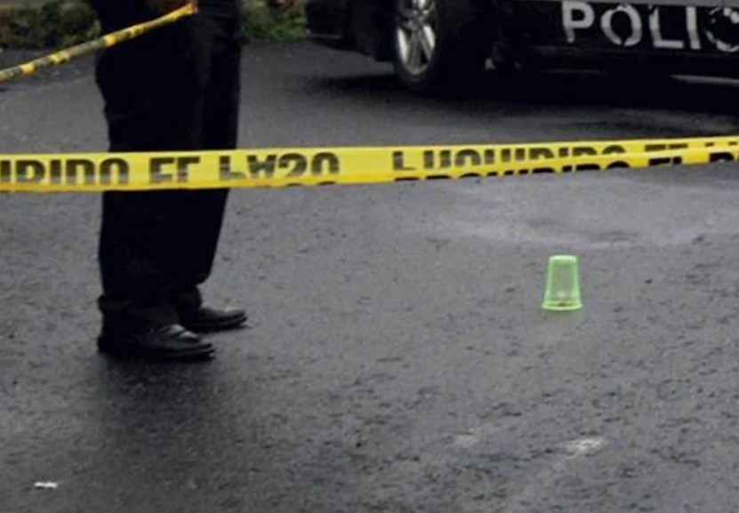 Hombres armados asesinan a tiros a mujer mientras bajaba de su auto en Sinaloa