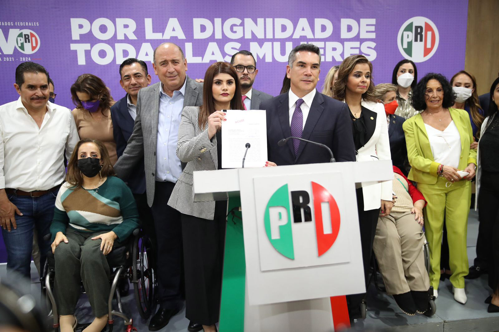 Alejandro Moreno realiza cambios en CEN del PRI, integra a exgobernador de Durango