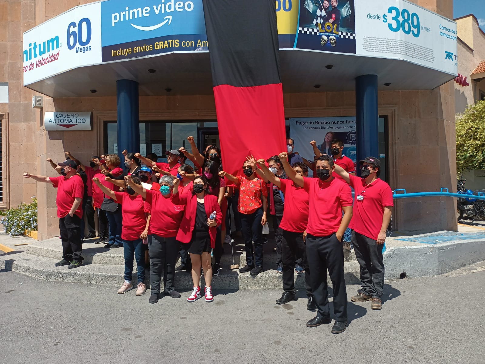Estalla huelga de trabajadores de Telmex Saltillo