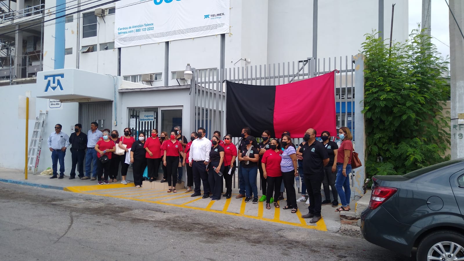 Estalla huelga en Telmex, instalan banderas rojinegras en Piedras Negras