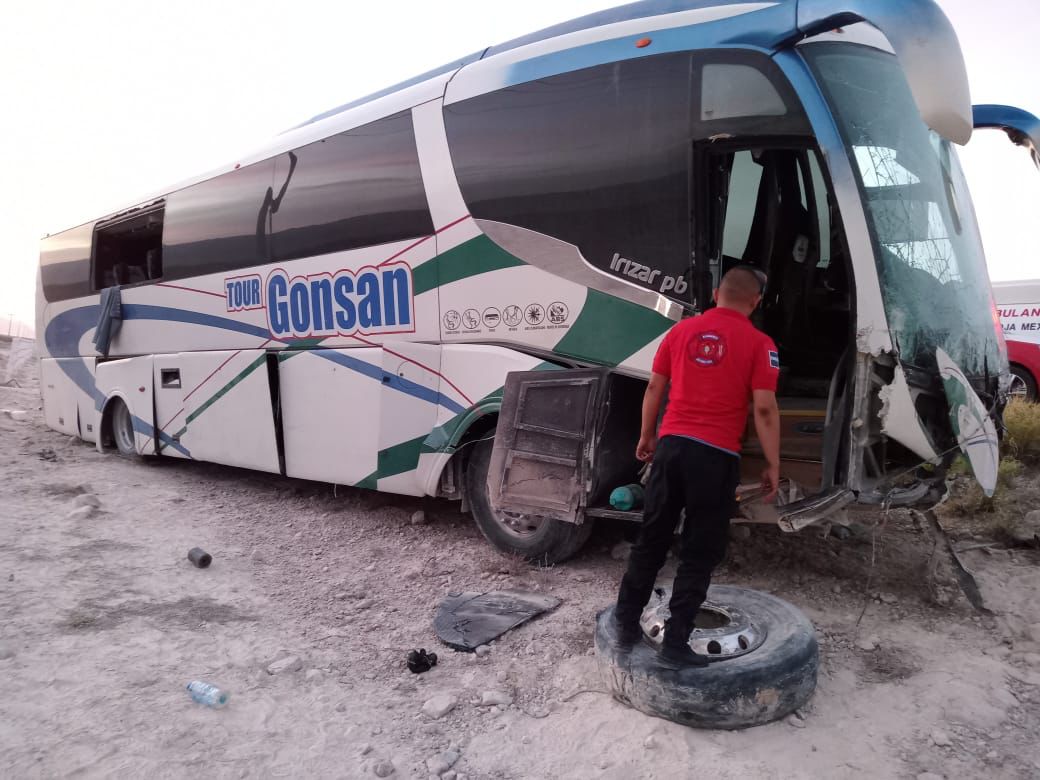 Camión que tenía como destino Torreón sufre accidente, hay 23 heridos