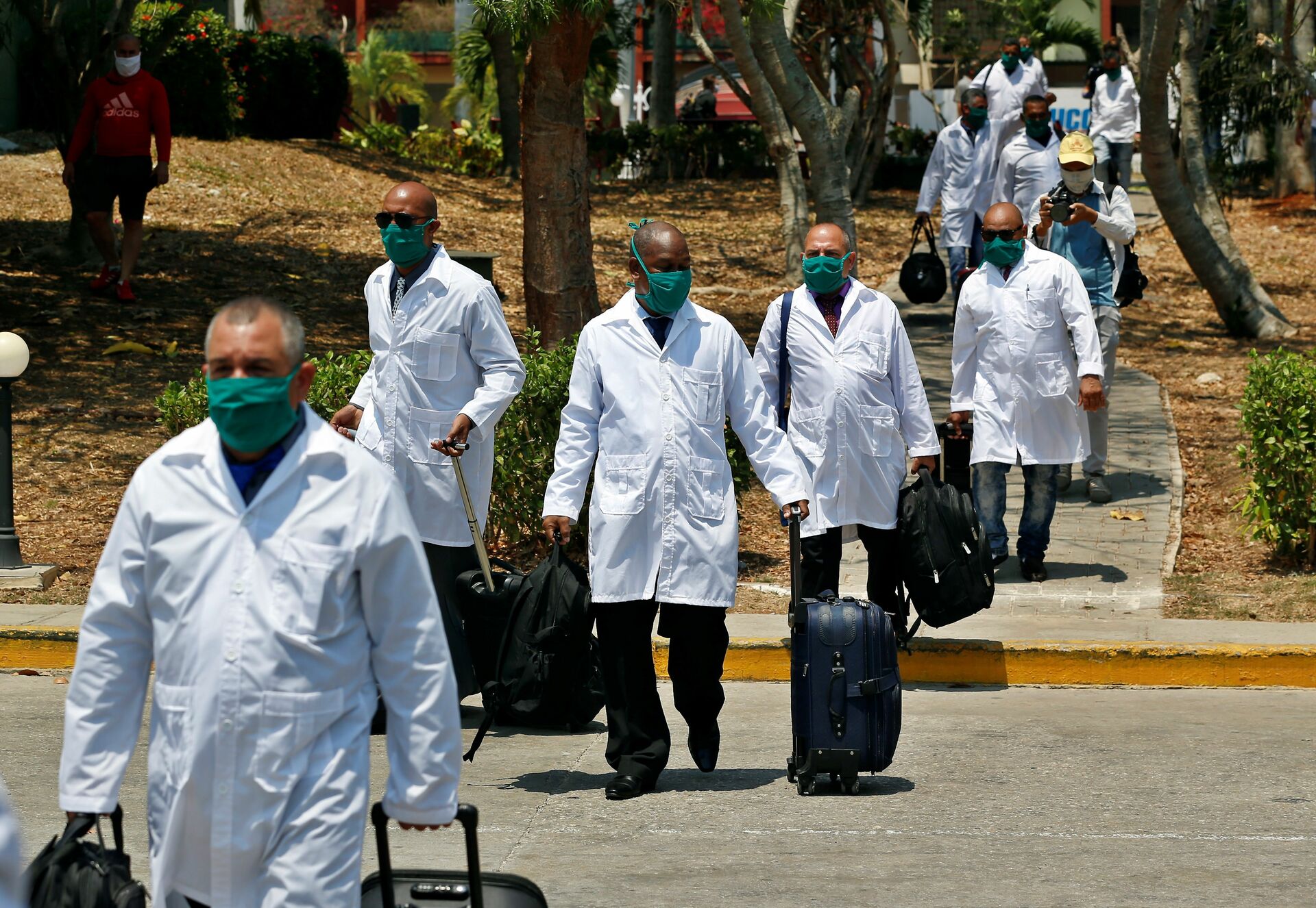 AMLO asegura que médicos cubanos ganarán lo mismo que mexicanos