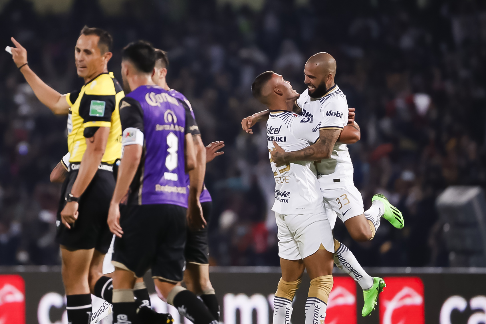 Dani Alves pone la asistencia del empate de Pumas en su debut en México
