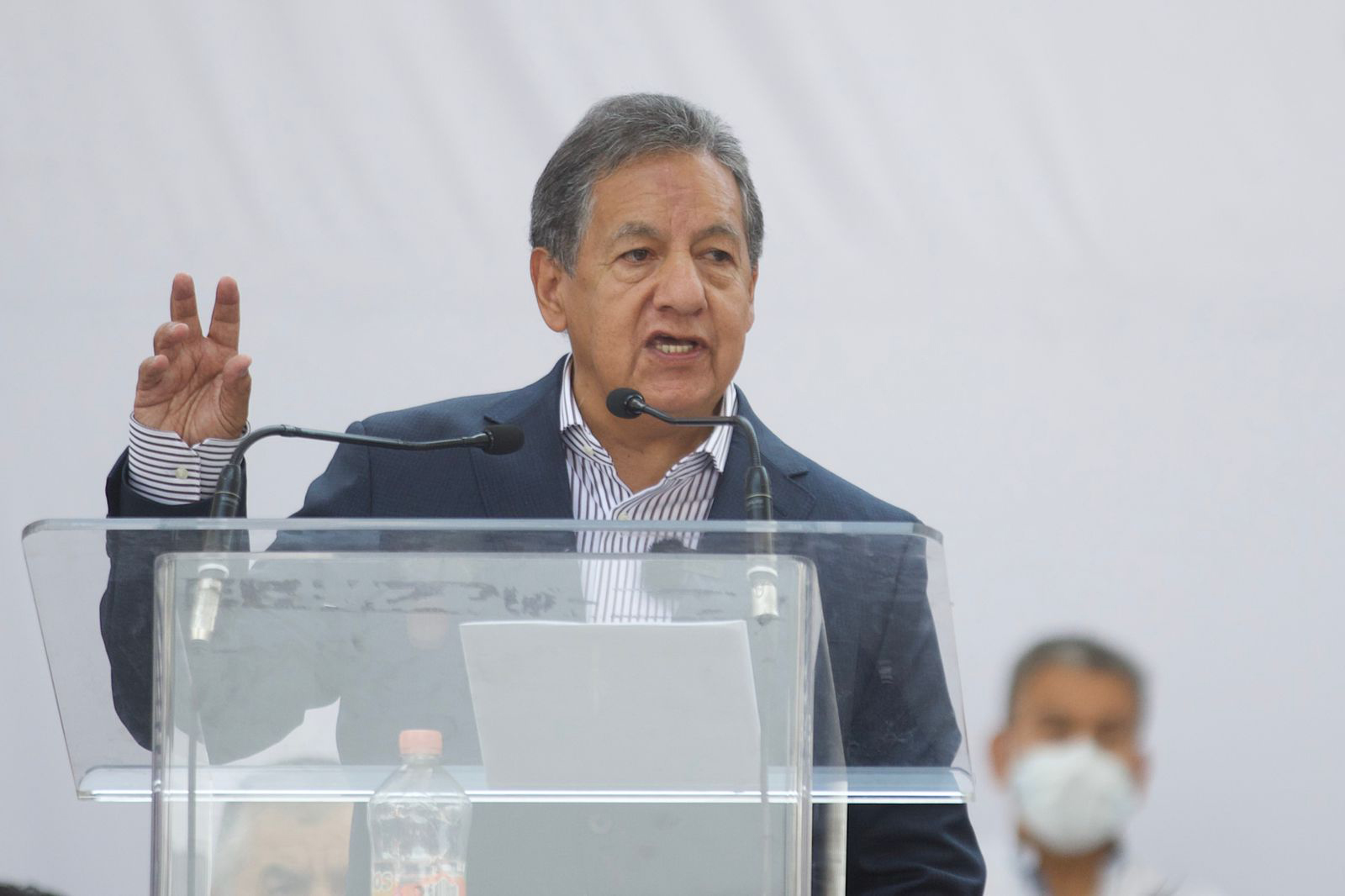 Higinio Martínez promete aceptar resultados de encuesta para candidato en el Estado de México