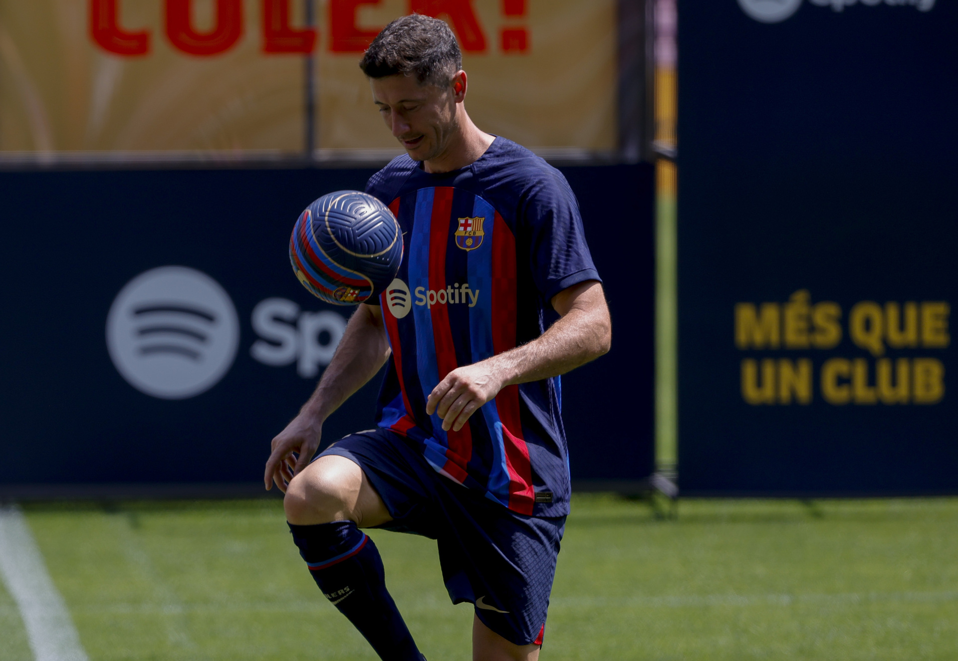 Robert Lewandowski vive su primer gran día en el Camp Nou como jugador del Barcelona