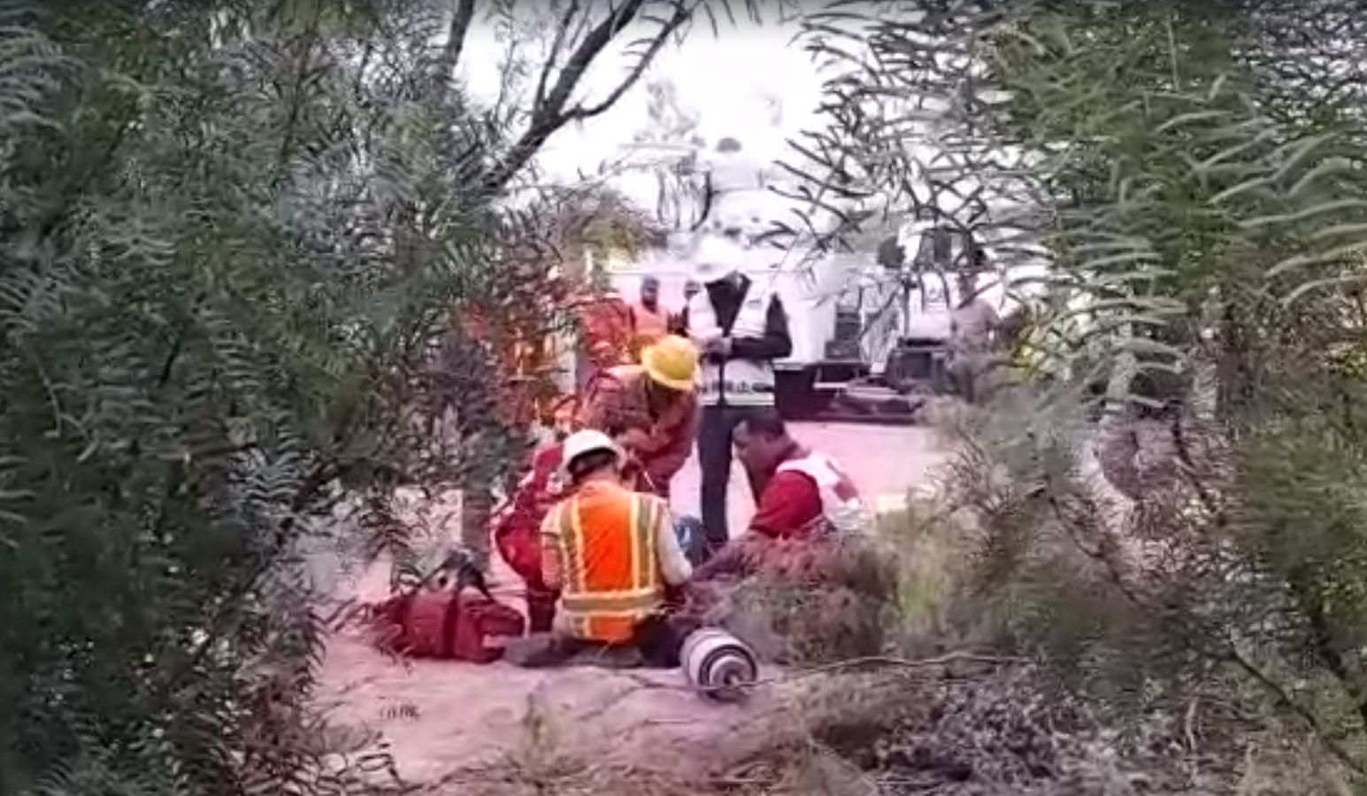 Sufre caída trabajador de la CFE durante labores de rescate en mina de Sabinas