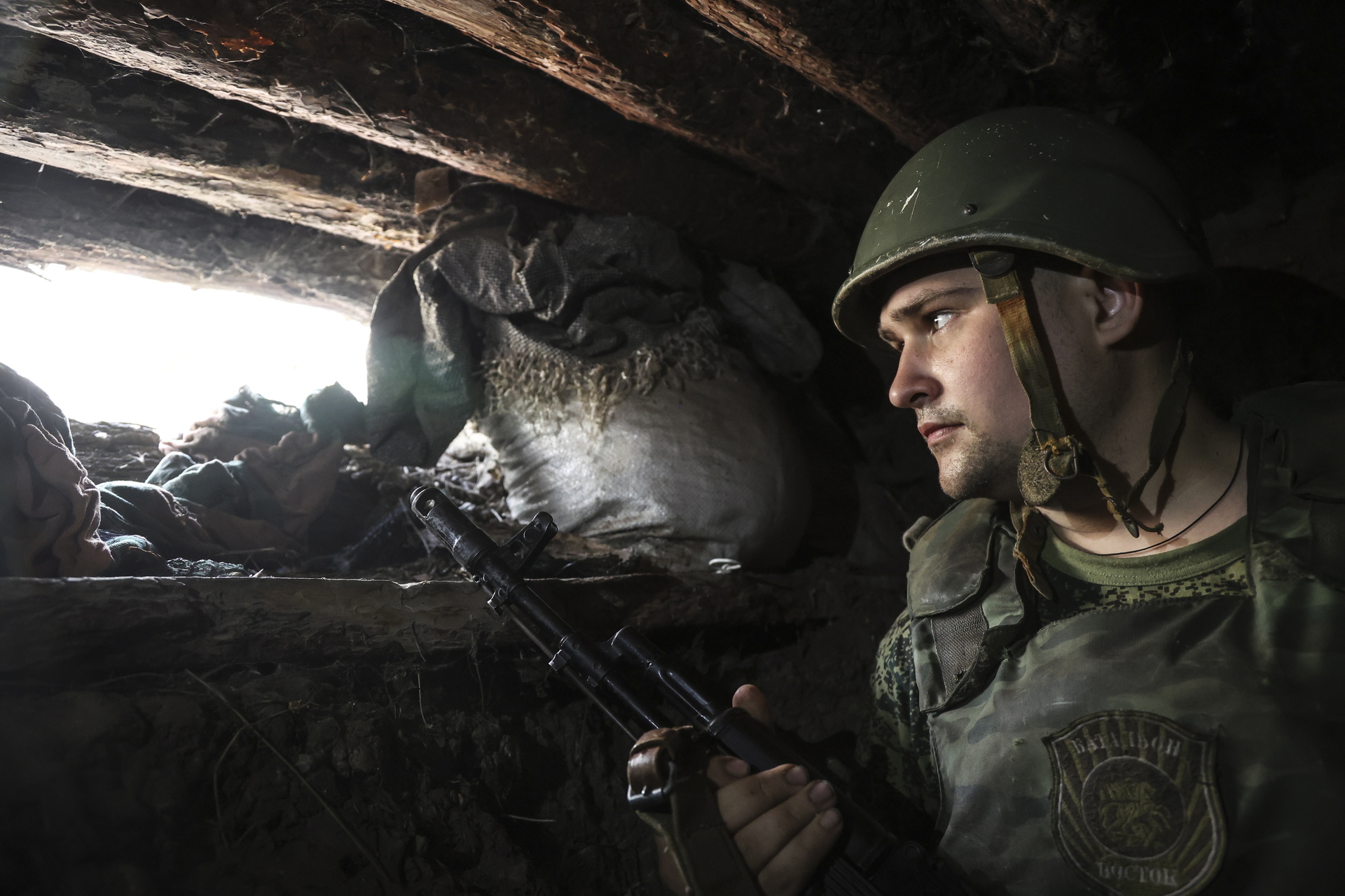 Ucrania contiene a las tropas rusas mientras pide más armas a Occidente
