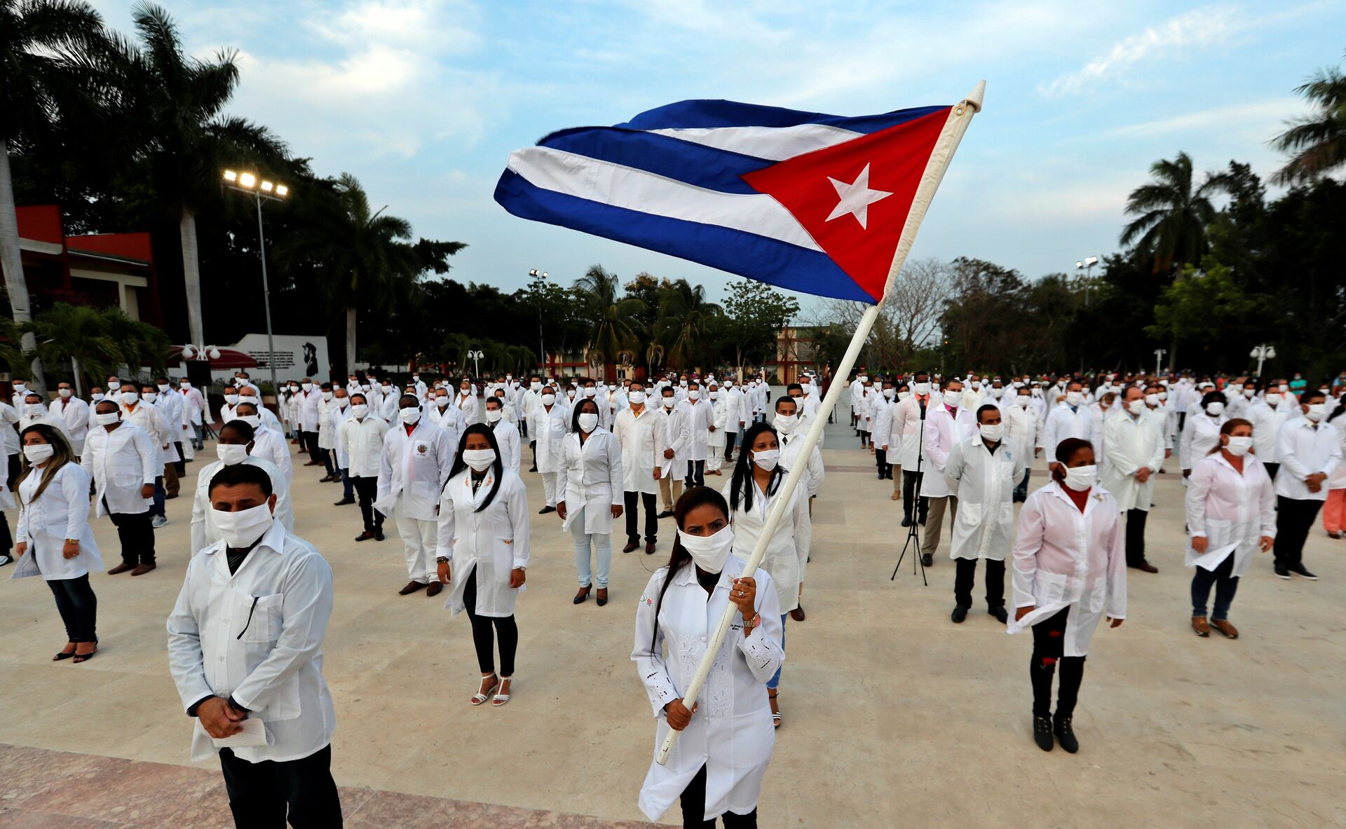 Médicos cubanos no podrán cubrir todas las plazas: AMLO