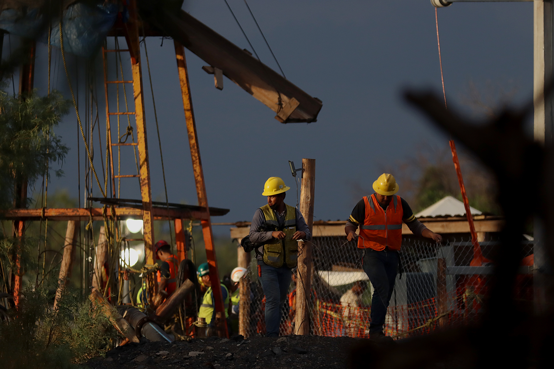 Miguel Riquelme destaca avances en rescate de obreros atrapados en mina de Sabinas