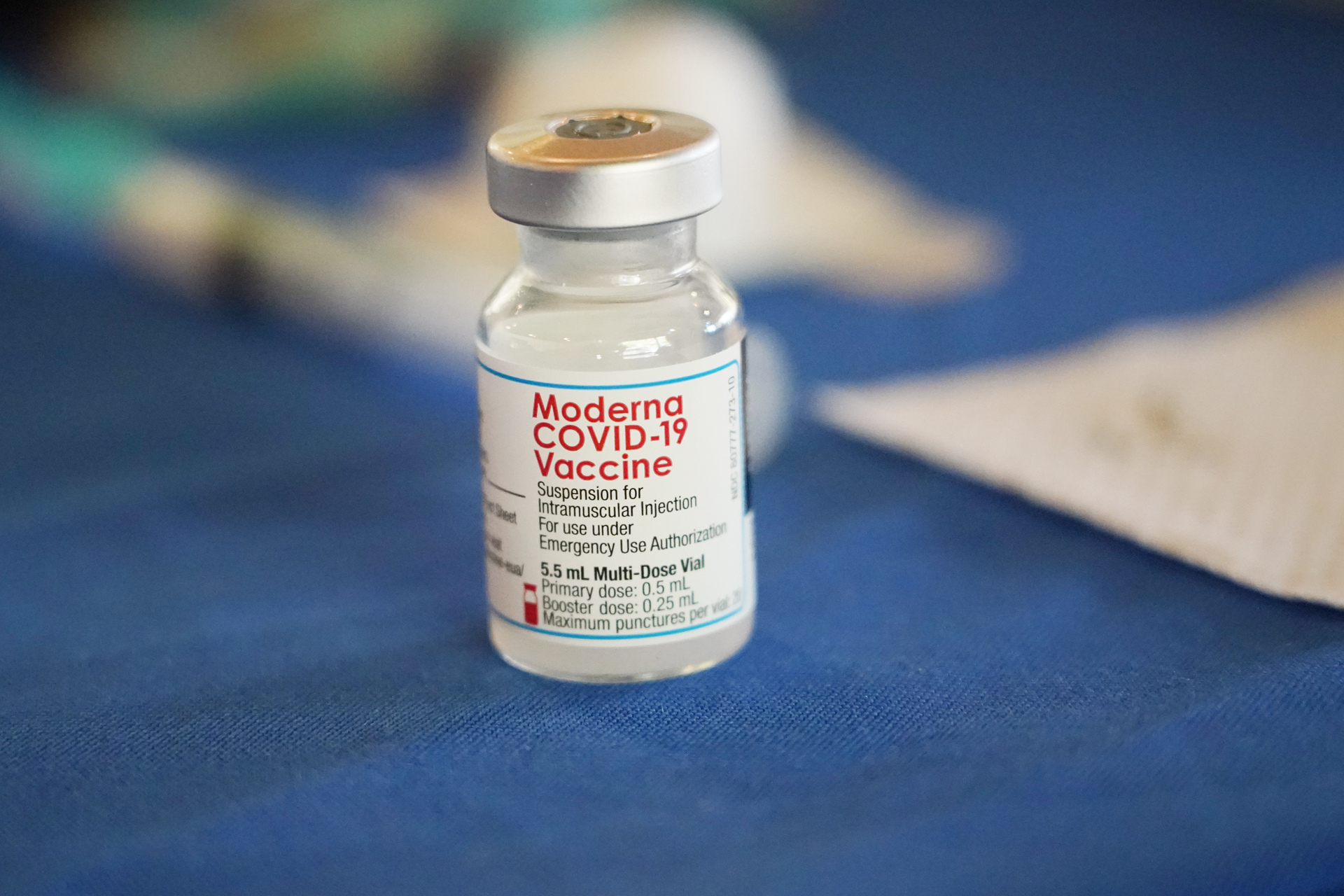Reino Unido autoriza versión actualizada de la vacuna COVID-19 de Moderna