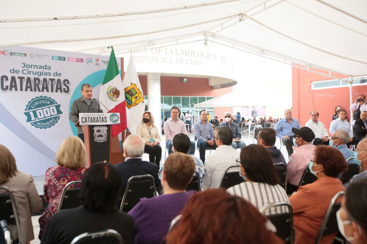 Buscan practicar hasta 1,500 cirugías de cataratas en Coahuila