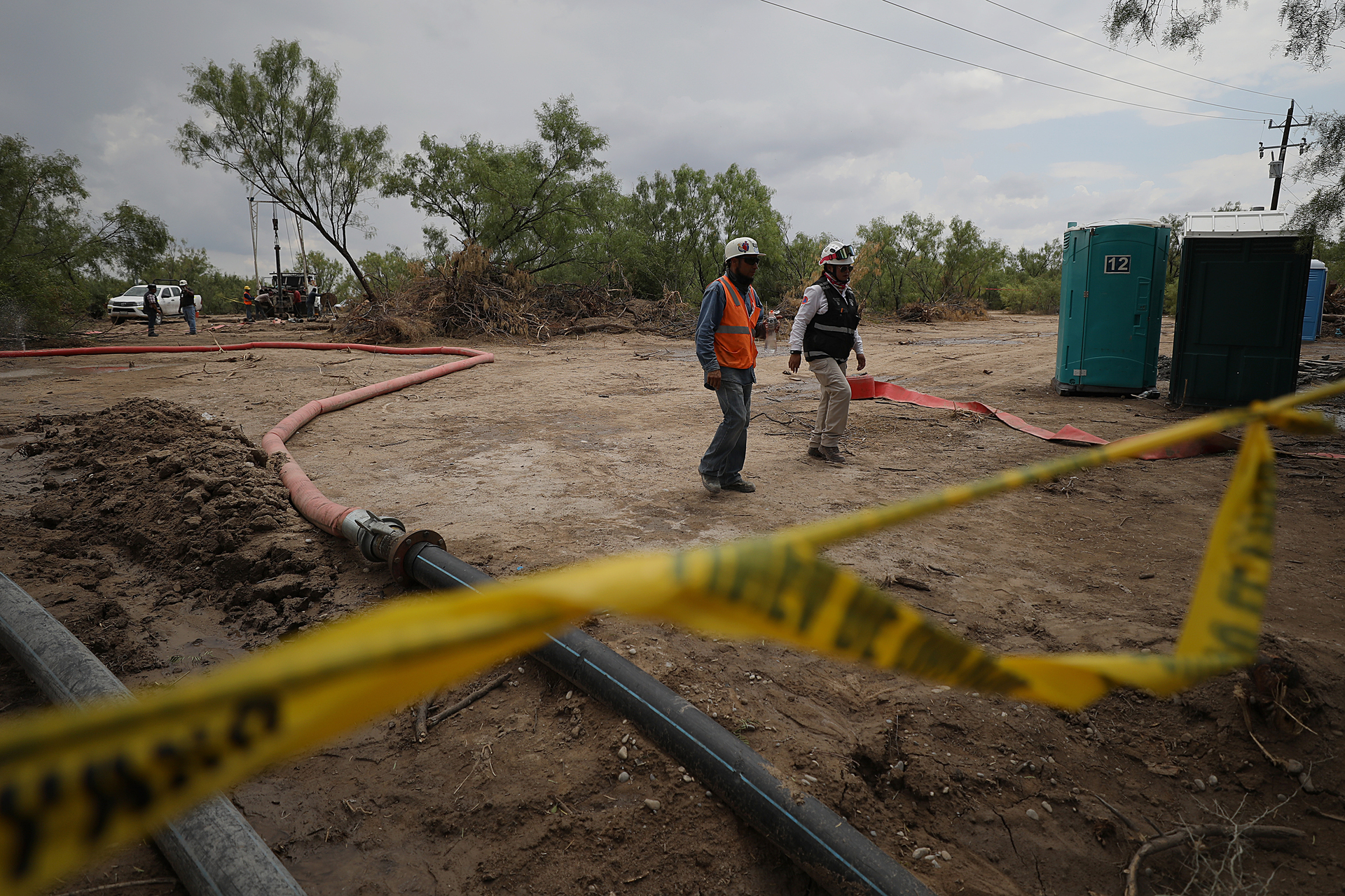 A 2 semanas del derrumbe, ¿qué ha pasado con los mineros en Coahuila?