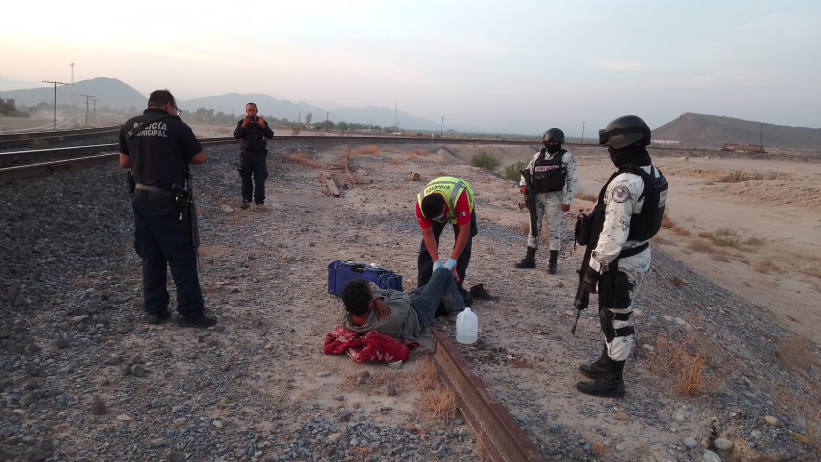 Hombre salva su vida luego de caer del tren en Ramos Arizpe