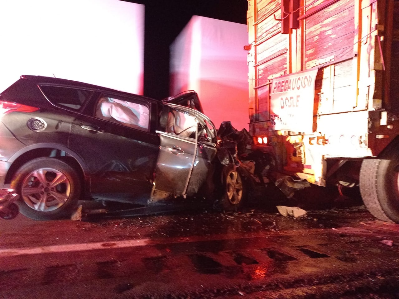 Choque contra tráiler deja un muerto y dos lesionados en carretera Torreón - Saltillo