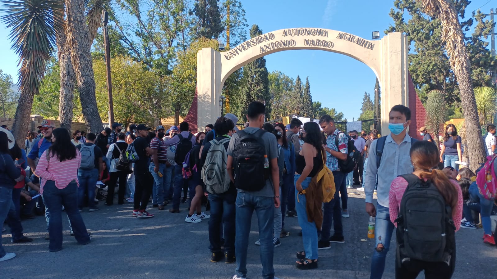 Alumnos toman instalaciones de la UAAAN en Saltillo