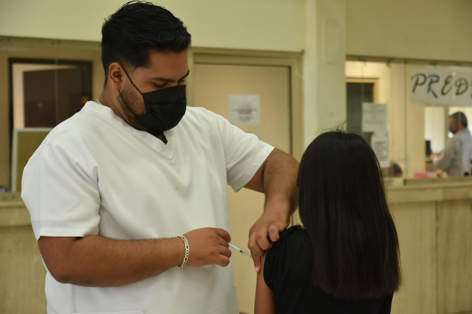 Vacunan a adolescentes de 12 a 17 años contra COVID-19 en Monclova