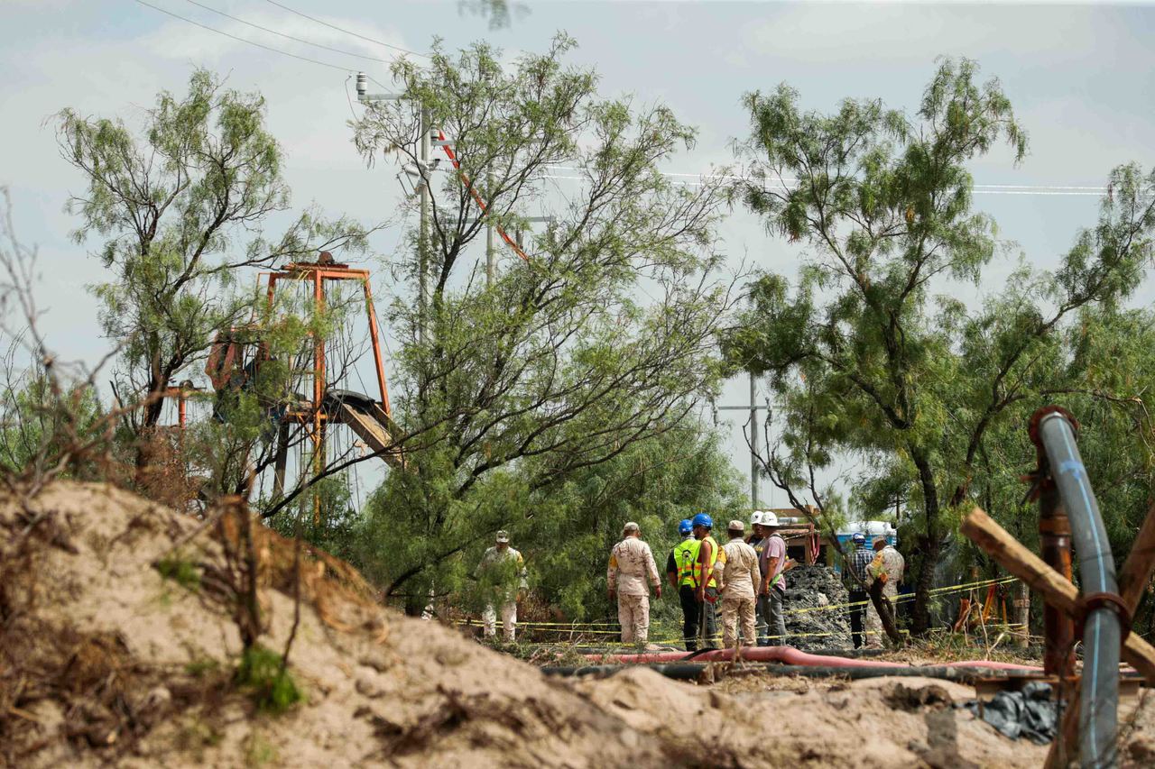 Familias de mineros en Sabinas aceptan continuar con proyecto para rescate