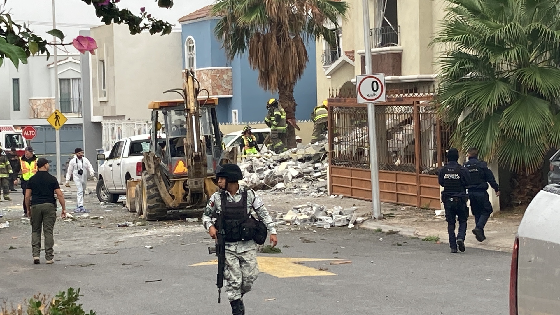 Revisarán cámaras tras explosión de vivienda de elementos de la FGE en Saltillo