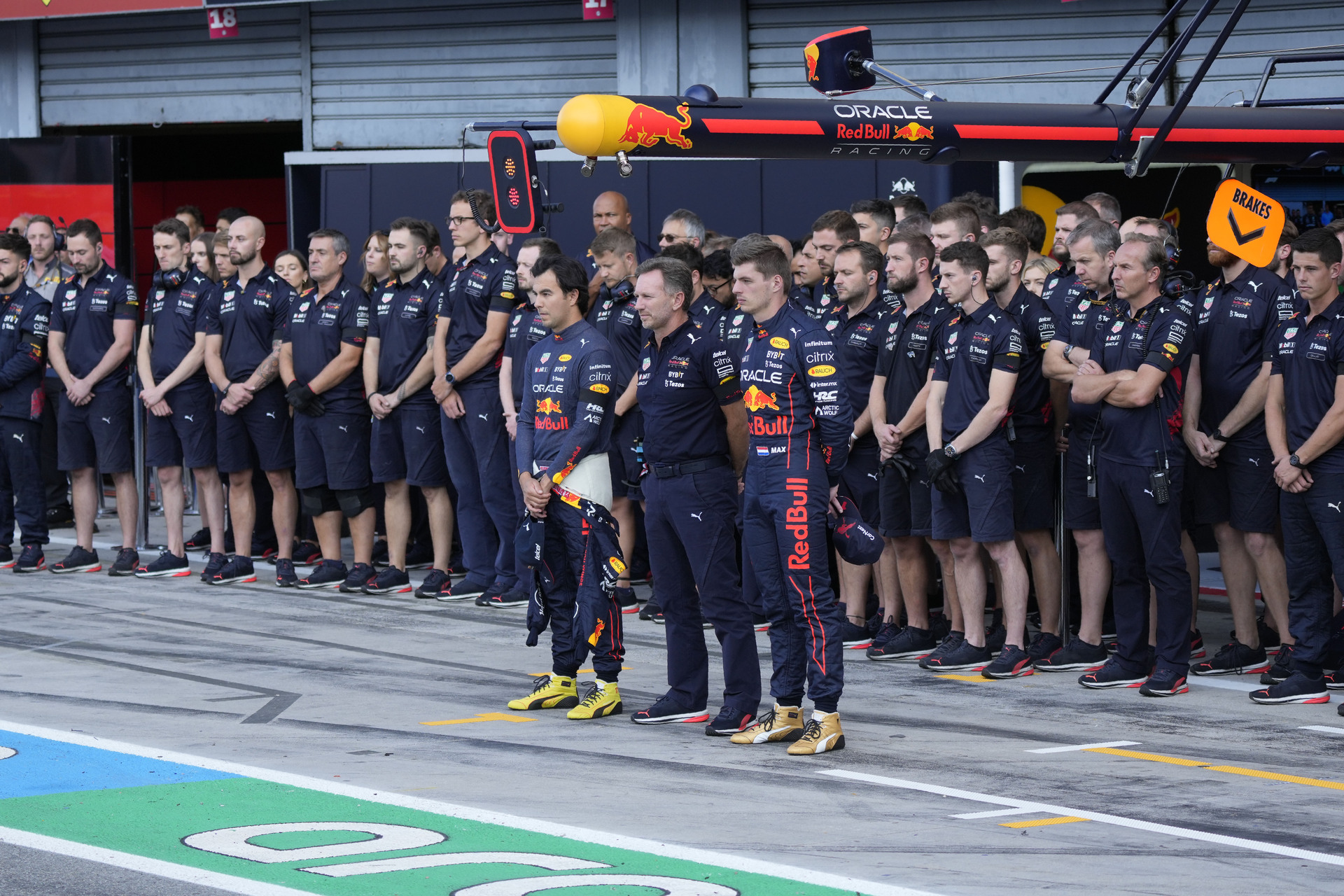 'Checo', Verstappen, Sainz, Hamilton, Bottas y Tsunoda reciben sanción por cambios en los coches