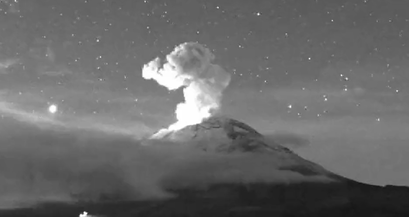 VIDEO: Captan explosión en el volcán Popocatépetl