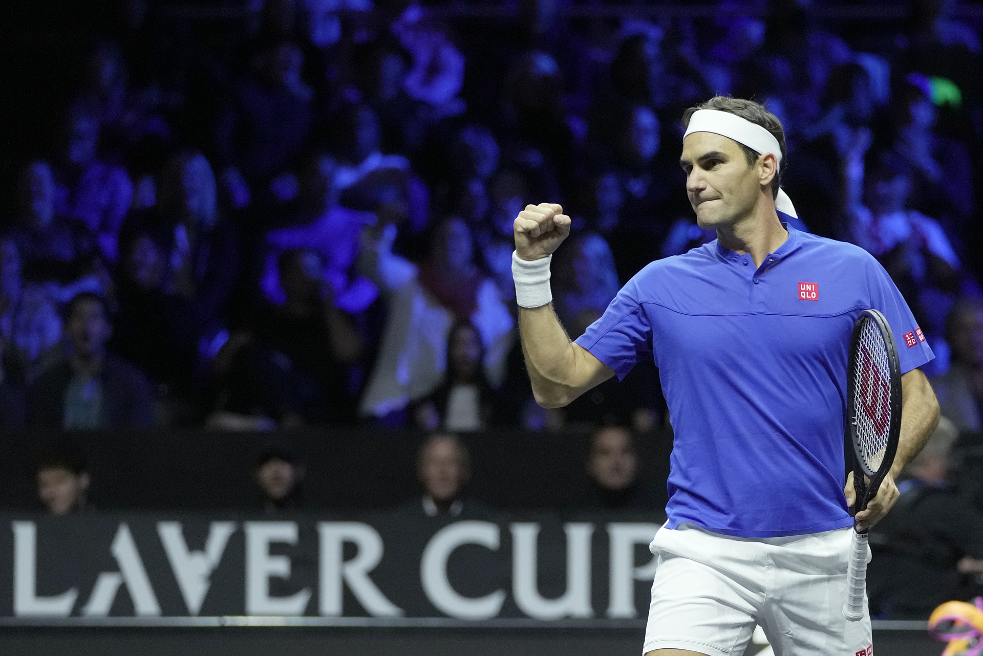 Roger Federer cae en el último partido de su carrera