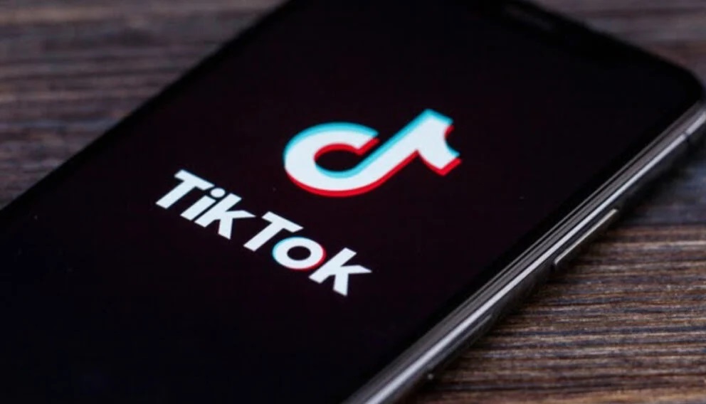 Reino Unido podría multar a TikTok al no proteger los datos de los menores