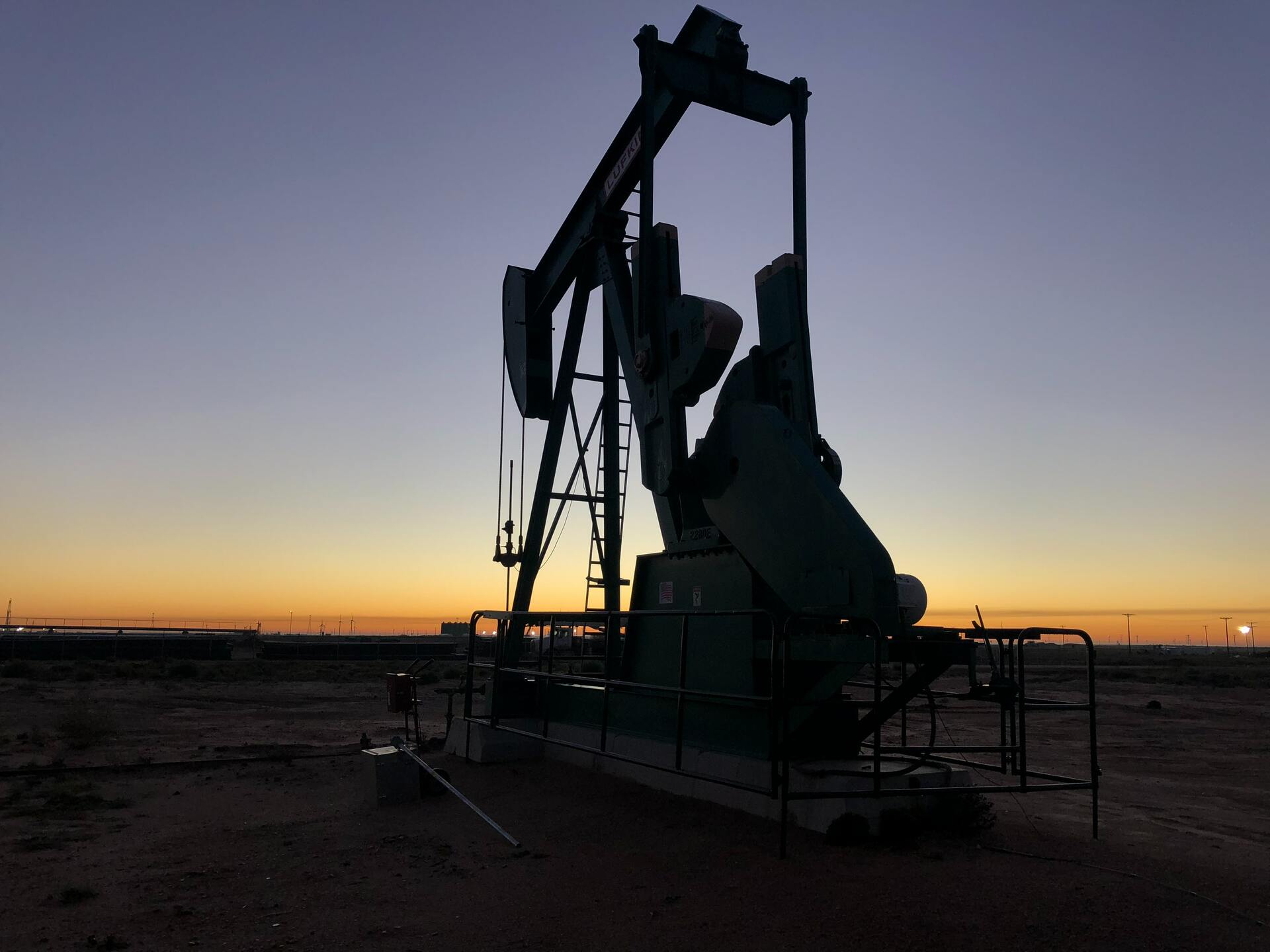 Petróleo Texas inicia con una subida de1.82%, hasta los 79.93 dólares por barril