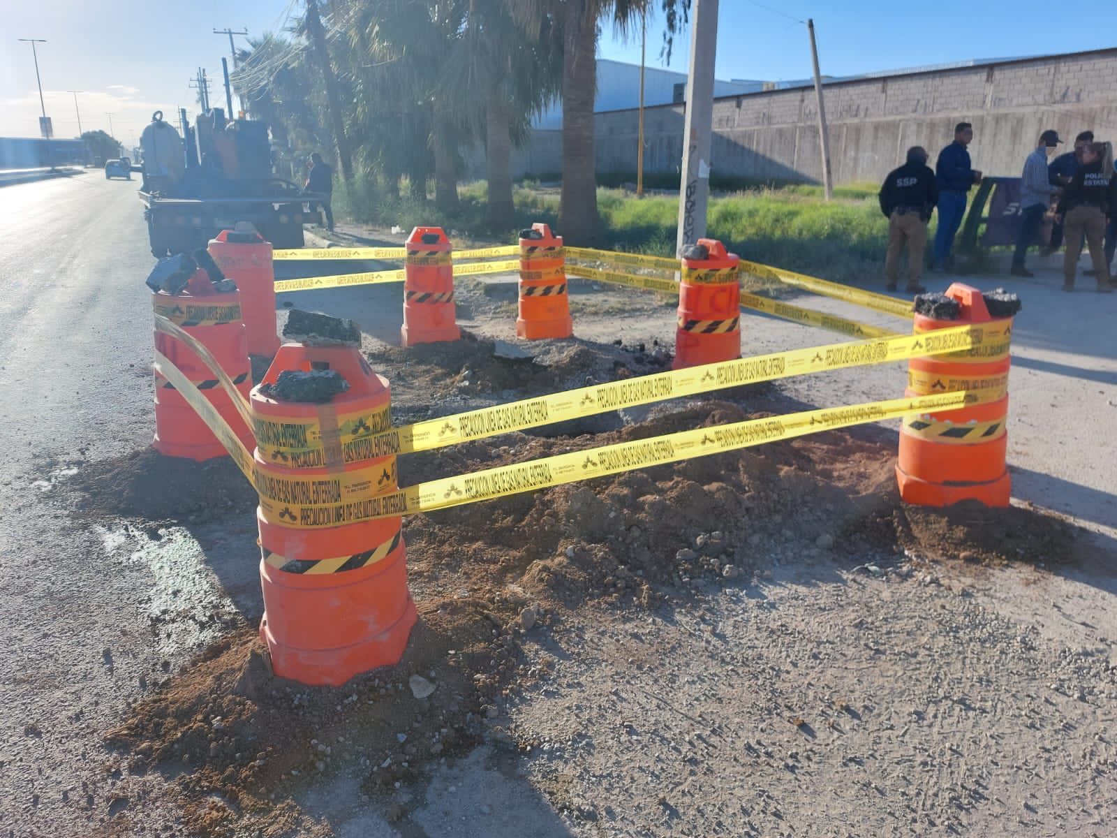 Suspenden trabajos de empresa gasera en Torreón y detienen a trabajadores por romper pavimento